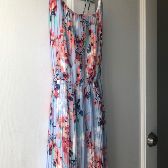 Forever 21 Dresses & Skirts - Forever 21 contemporary floral maxi dress